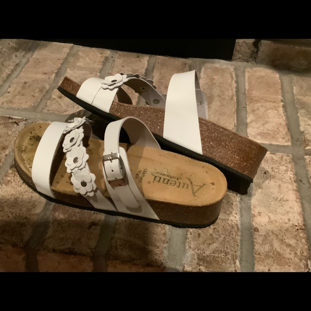 Sandals - Picture 3 of 4